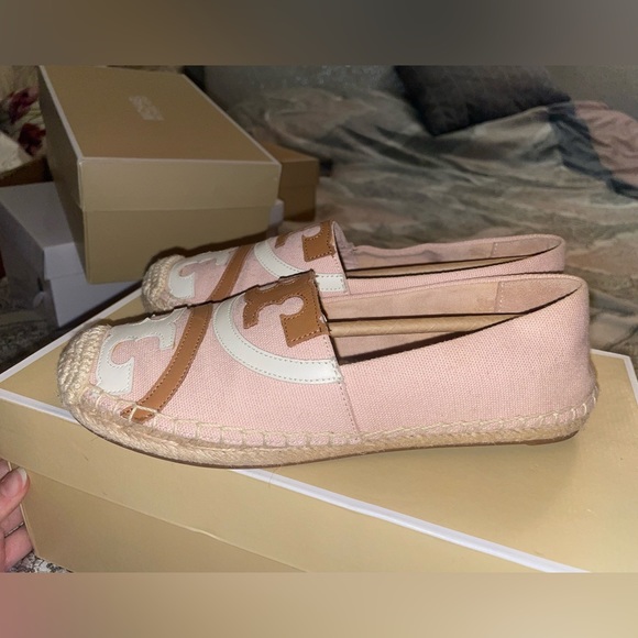 Saaaaleee Tory Burch loafer 🤍💕mint condition - Picture 4 of 5